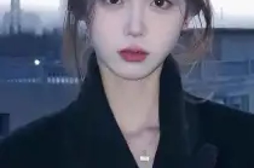 全网吃瓜！某单位美女网红被扒！浑身大牌豪车珠光宝气！